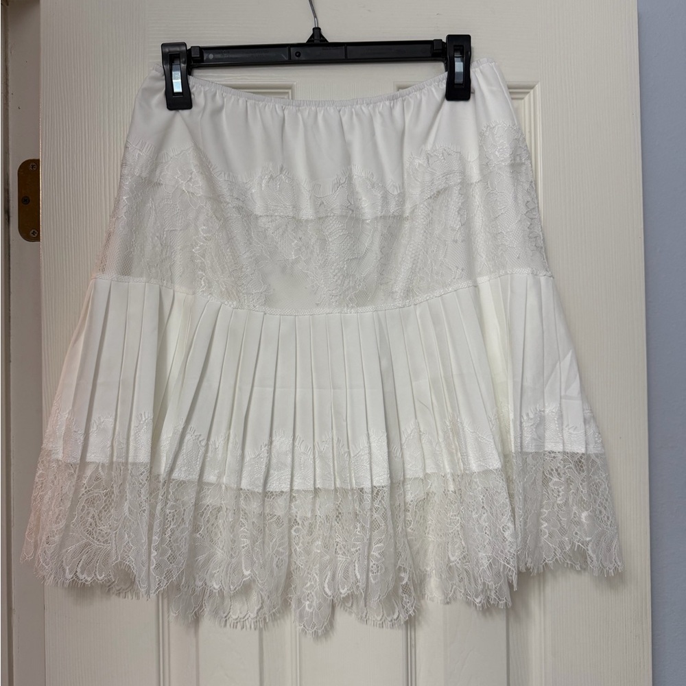 Elegant White Lace Pleated Skirt